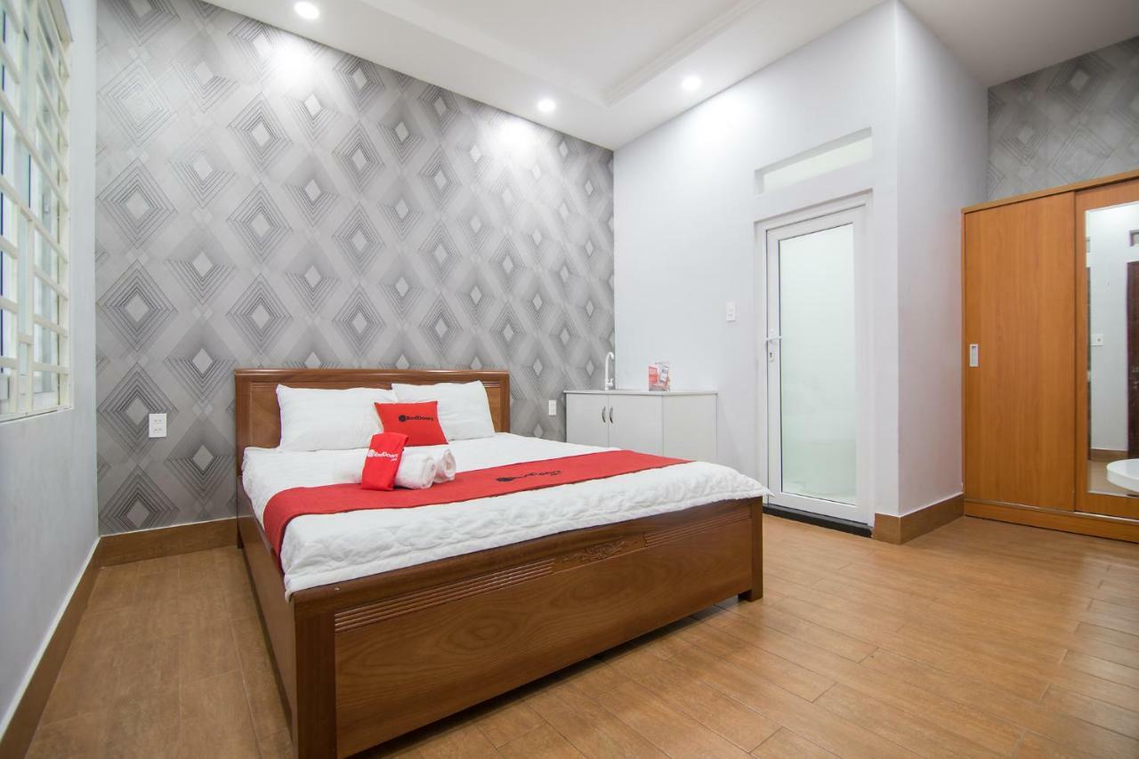 Reddoorz Plus @ Huynh Tan Phat Ho Chi Minh City Bagian luar foto