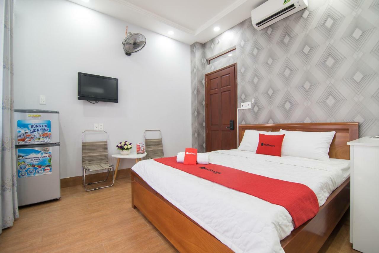 Reddoorz Plus @ Huynh Tan Phat Ho Chi Minh City Bagian luar foto